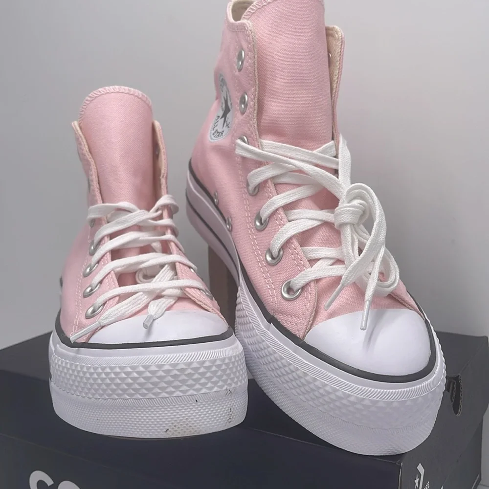 Converse WMNS A06507F CTAS LIFT HI DONUT GLAZE/WHITE/BLACK Platforms Sneakers